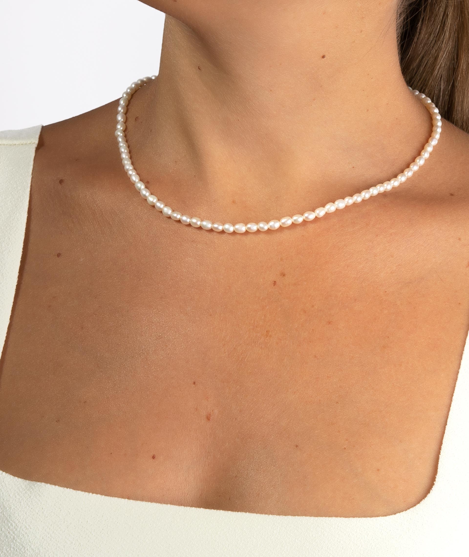 Necklace pearls 4mm