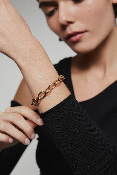 Pulseras con baño de oro ideales para lucir en ocasiones especiales