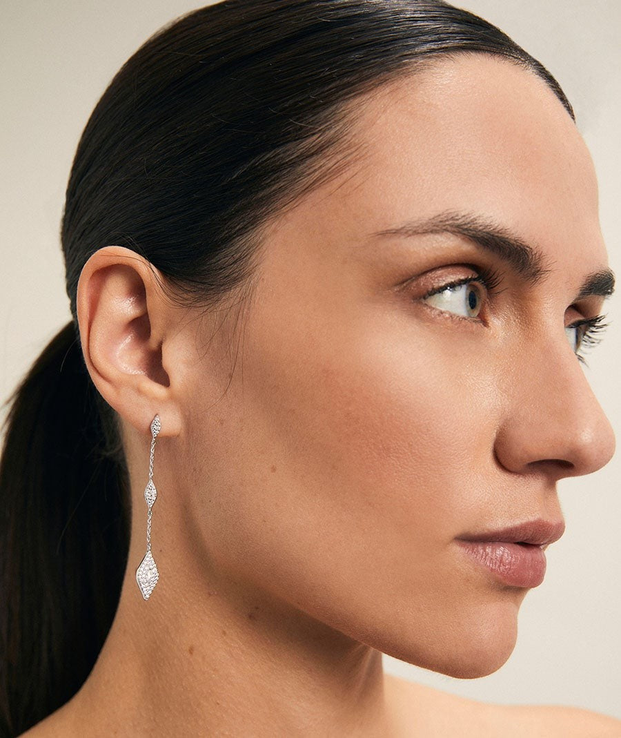 Pendientes Sakura colección Signature plata de ley 925 chapado platino largos circonitas