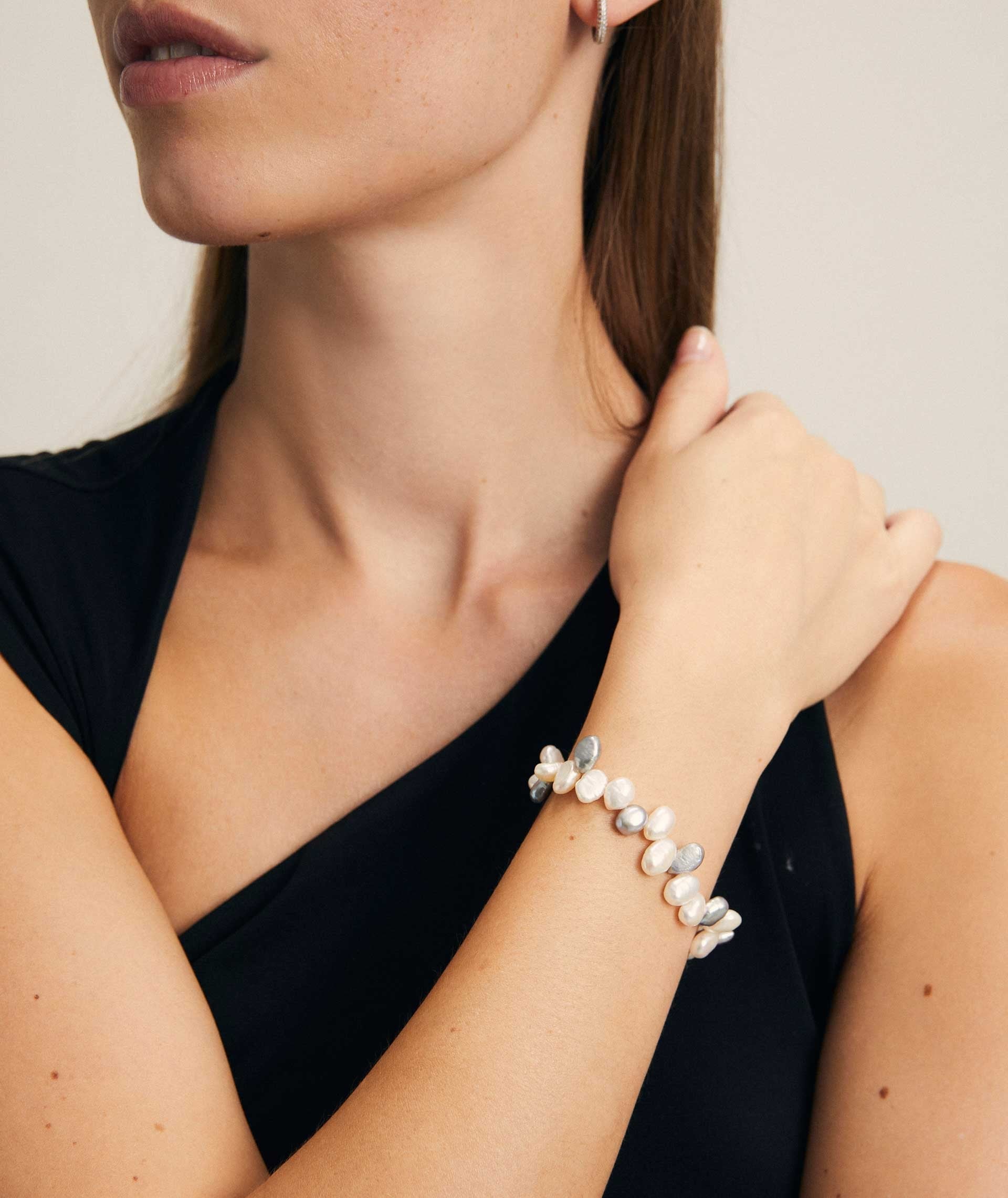 Pulsera Favaritx perlas gris blanca                               