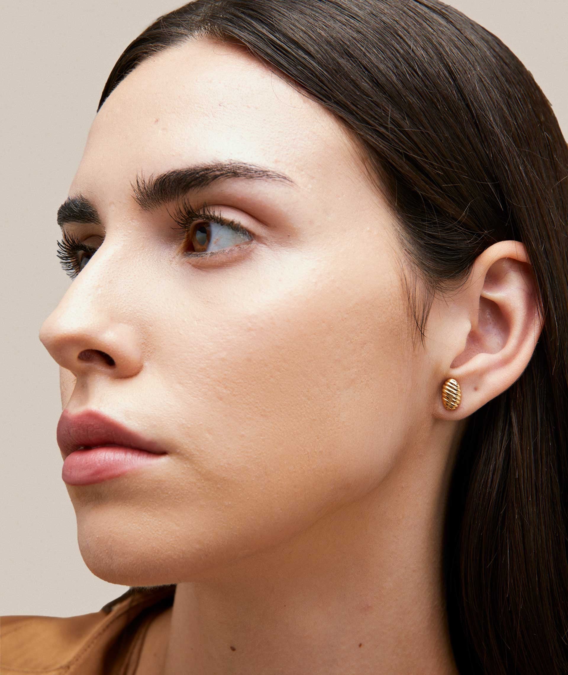 Pendientes  Chapado Oro 18 Kt motivo ovalado con relieve