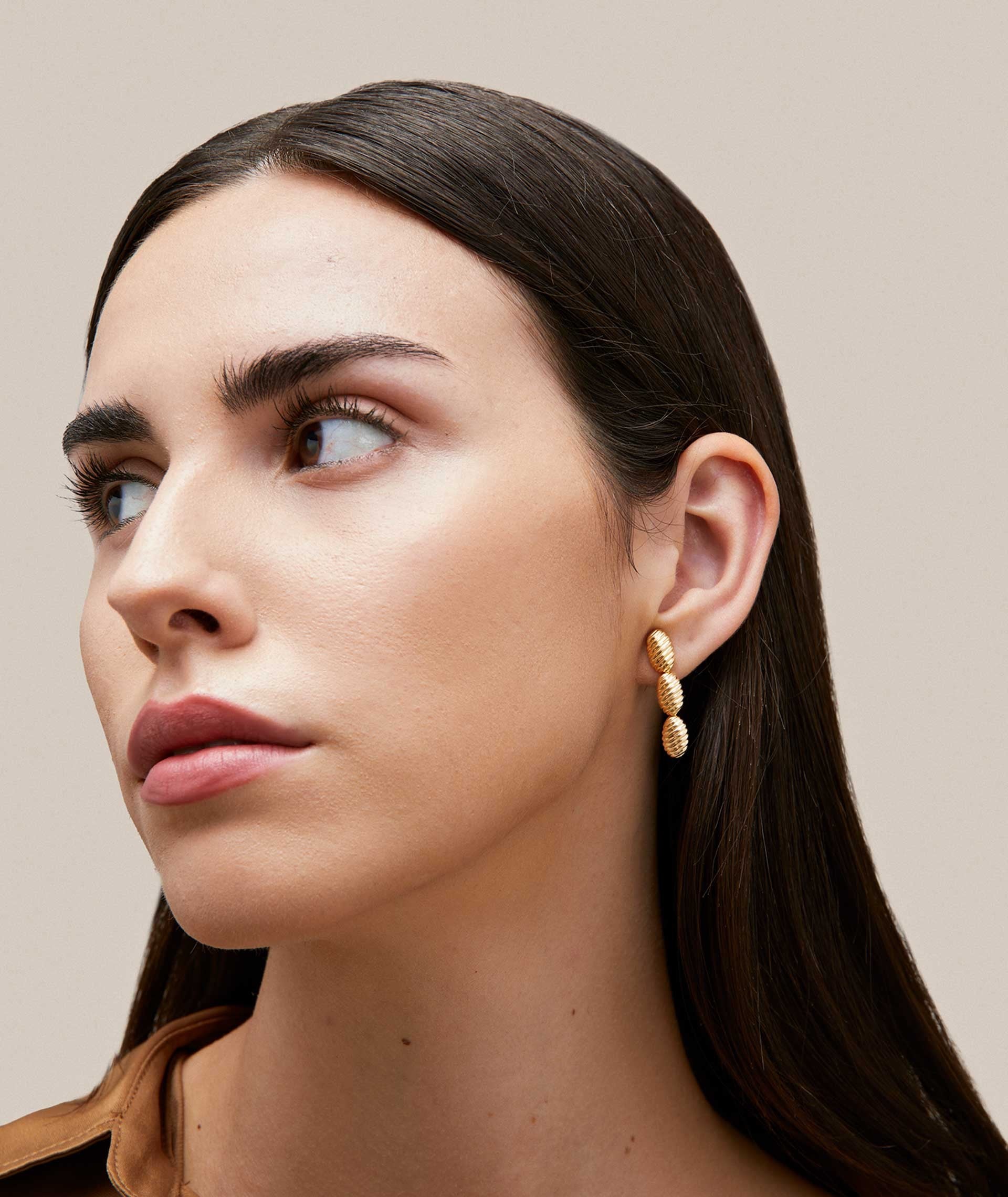 Pendientes  Chapado Oro 18 Kt triple motivo ovalado relieve