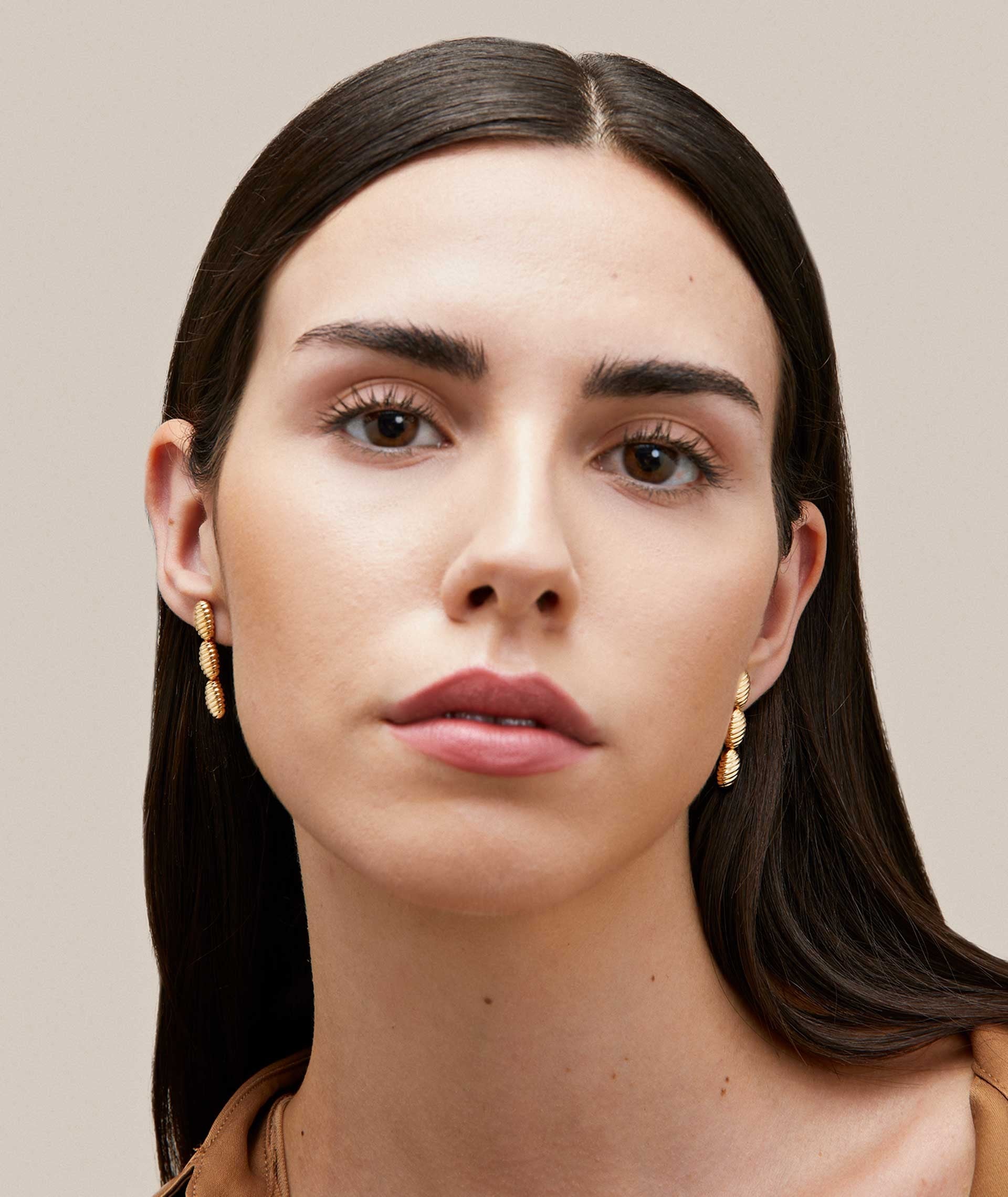 Pendientes  Chapado Oro 18 Kt triple motivo ovalado relieve