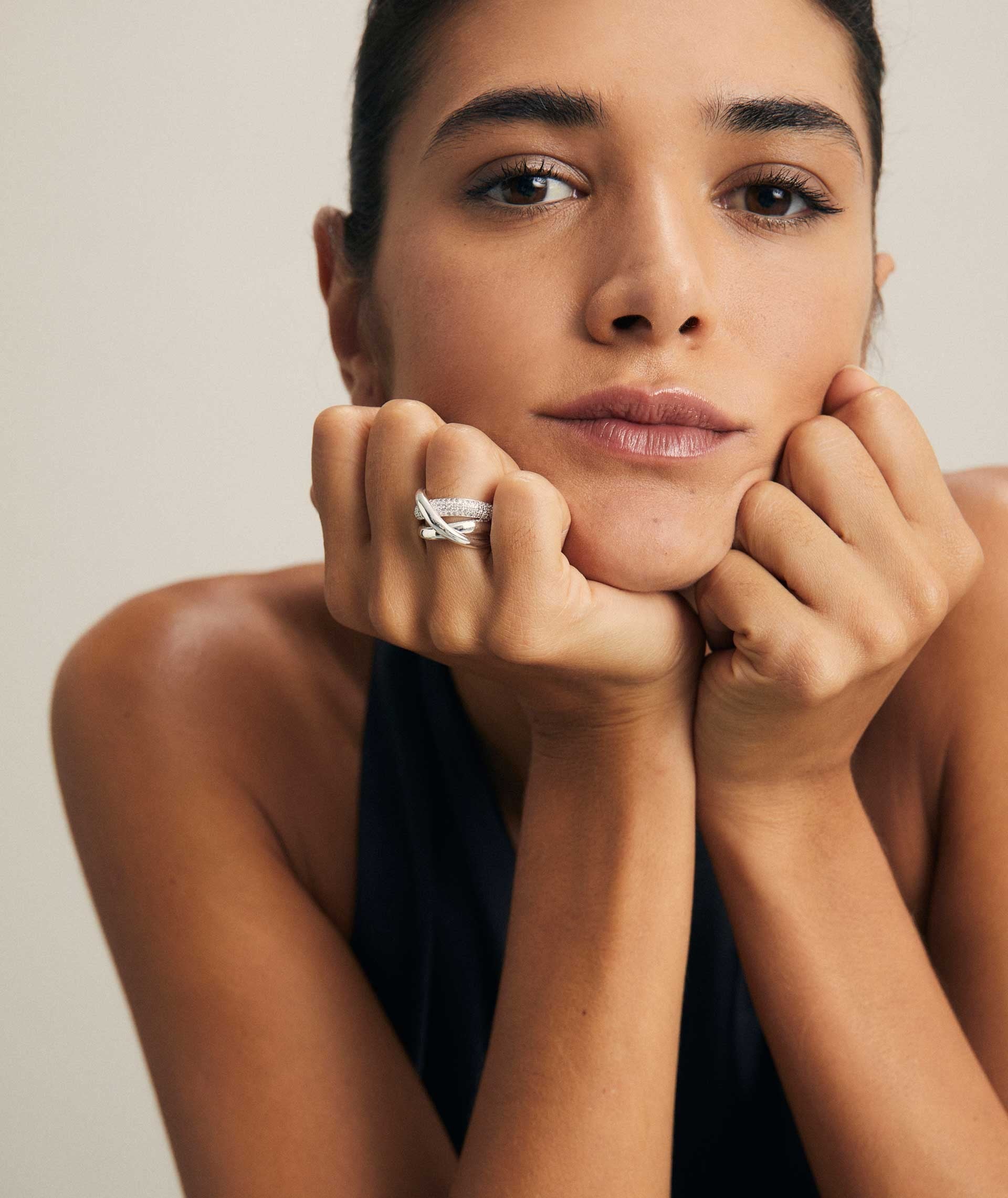 Anillo Luz tiras con circonitas