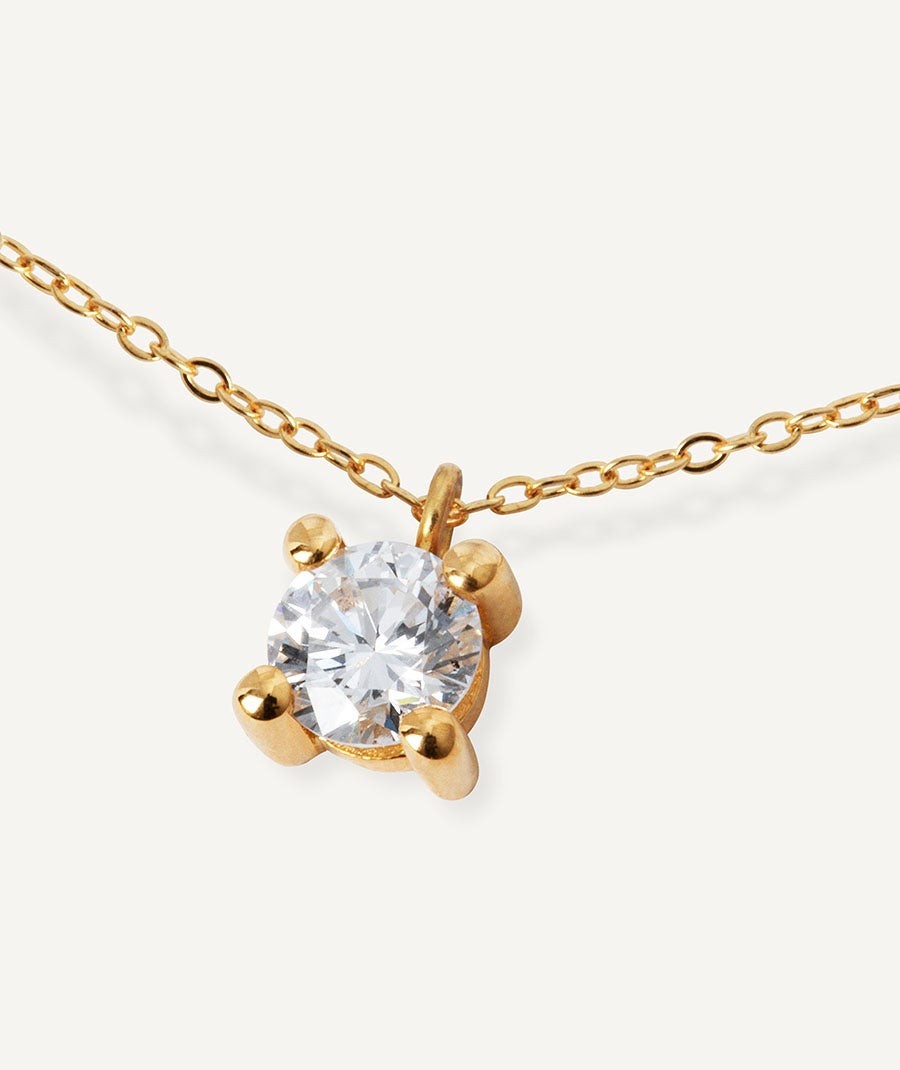 Collar de oro con diamante solitario