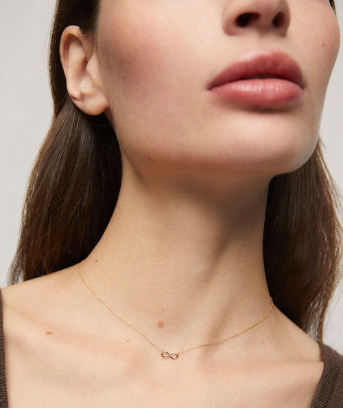 Collar de oro infinito secundaria