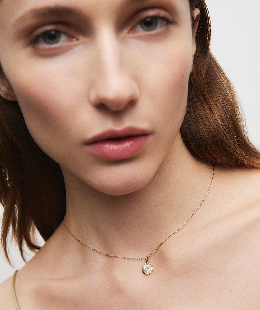 Colgante mini círculo Luna con circonitas 