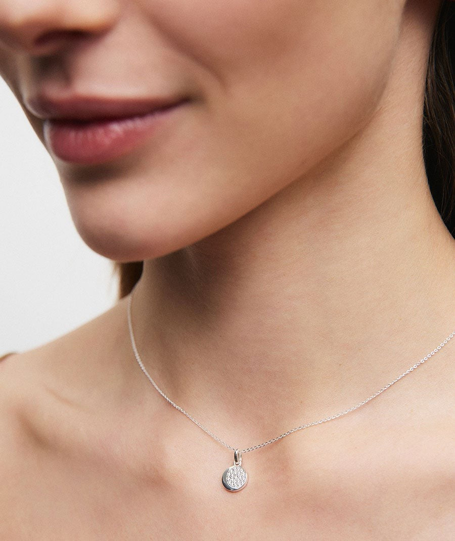 Colgante mini círculo Luna con circonitas 