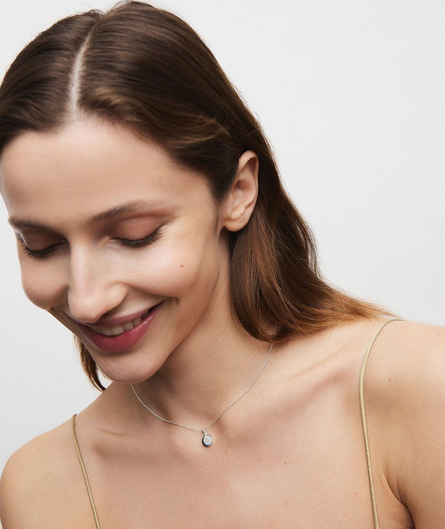 Colgante mini círculo Luna con circonitas 