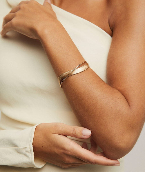Pulsera Ola rígida cruzada secundaria