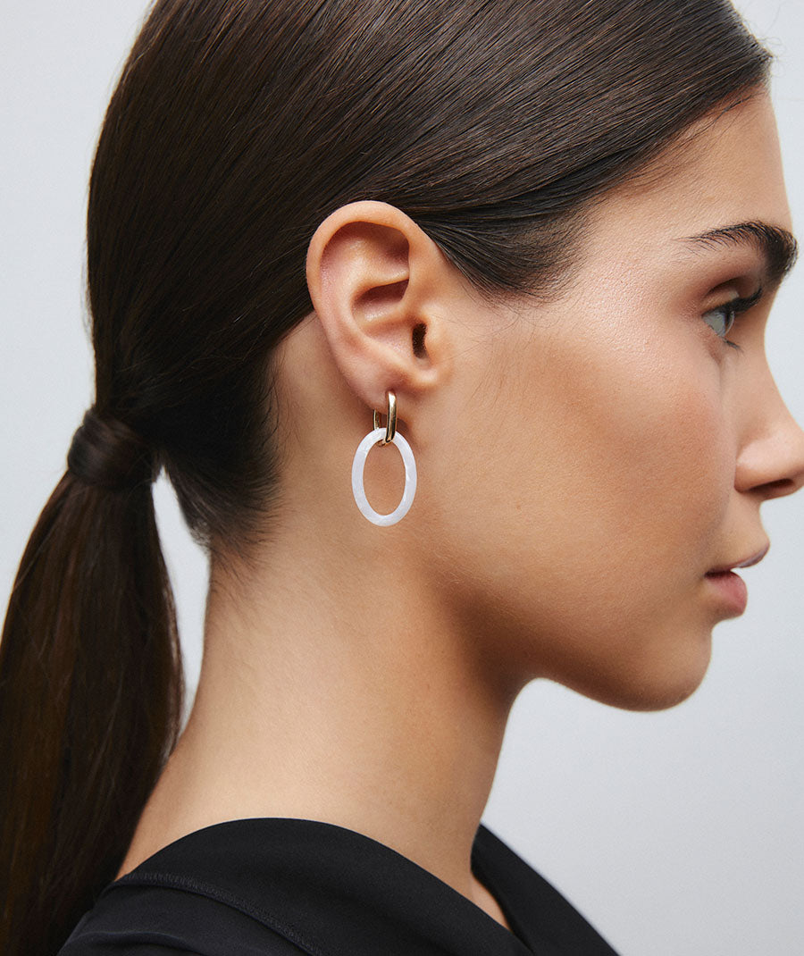 Pendientes de aros Clar con acetato y resina beige