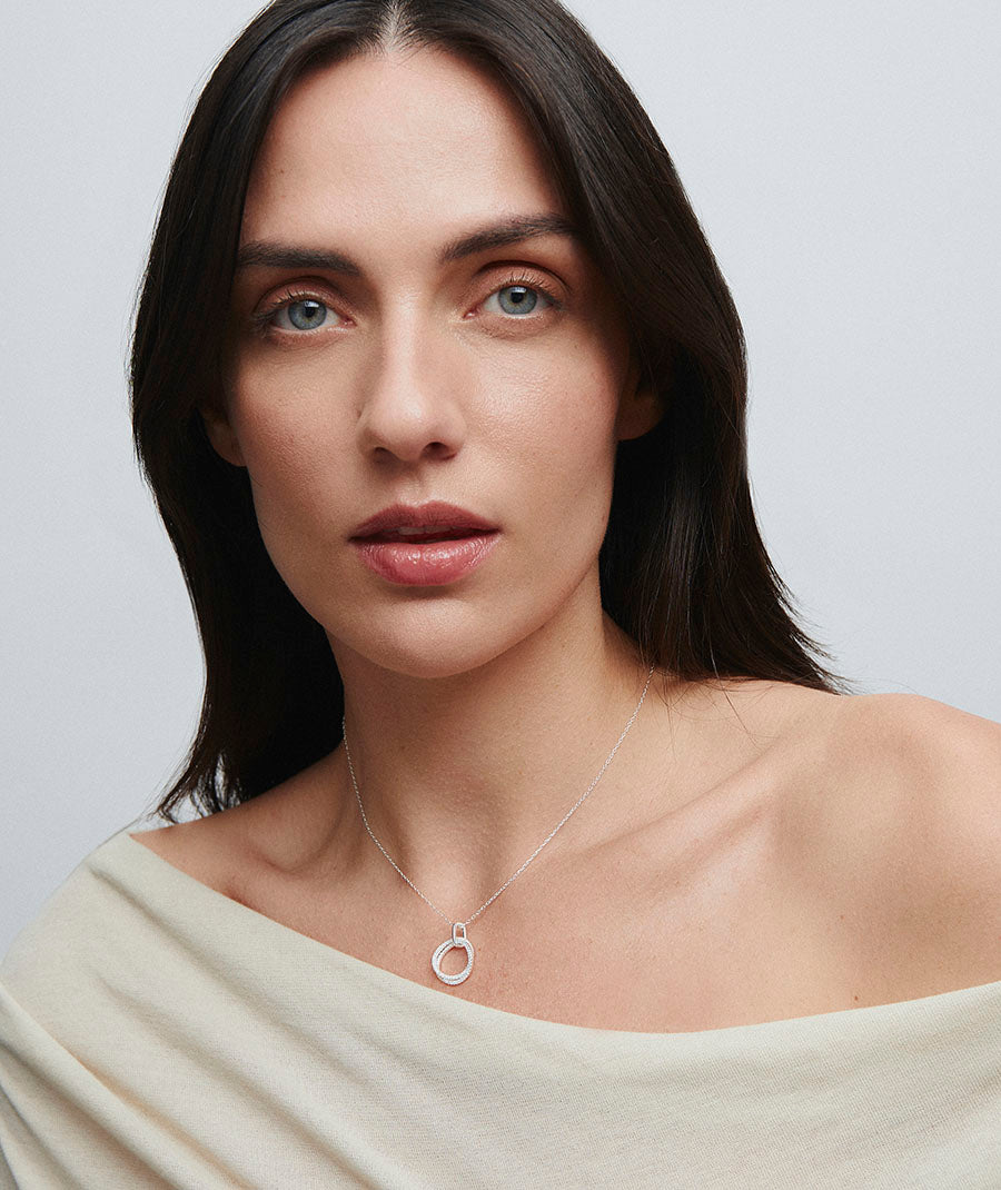 Pendant Eternity intertwined rings with zircons