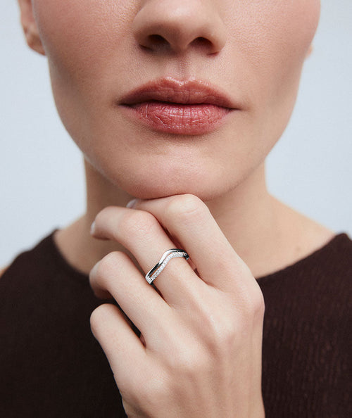 Ring Shía wavy duo with zirconia stones secundaria