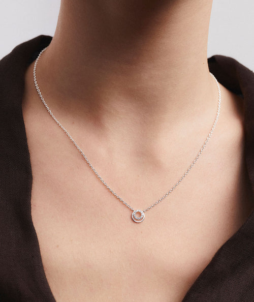 Collar circle Clasicé con circonitas secundaria