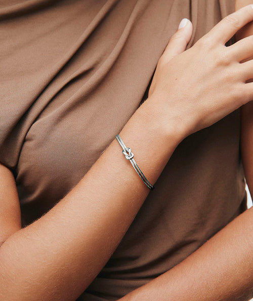 Brazalete rígido Nexo con doble textura secundaria