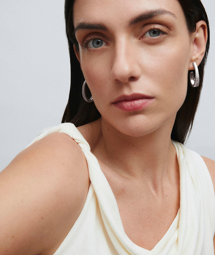 Pendientes semiluna con oval Arc textura