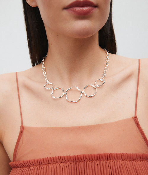Collar círculos Saura secundaria