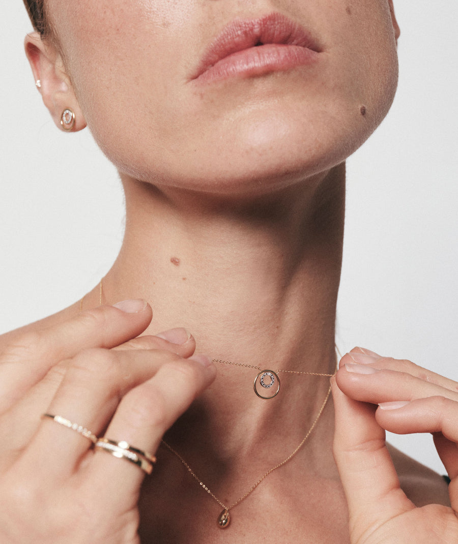 Necklace diamonds and gold Eterne