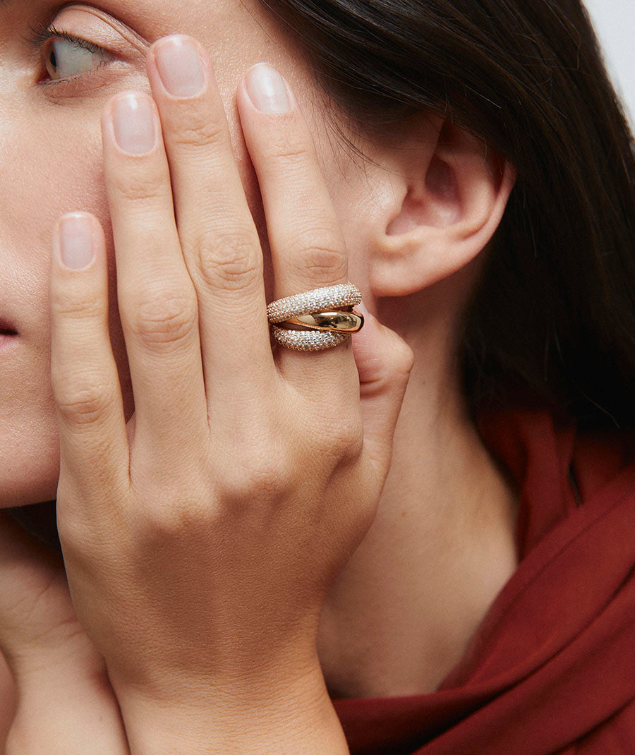 Ring Delum wide crossed with zircons