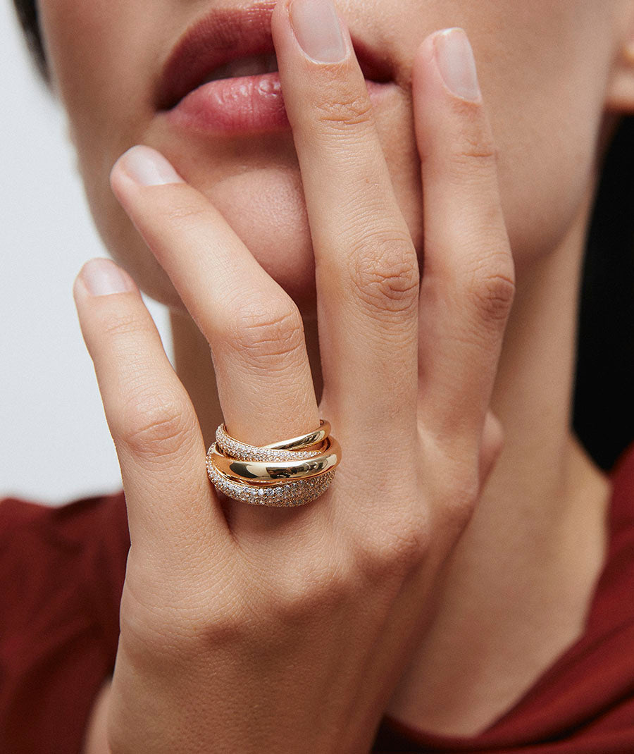 Ring Luire intertwined strips with zircons