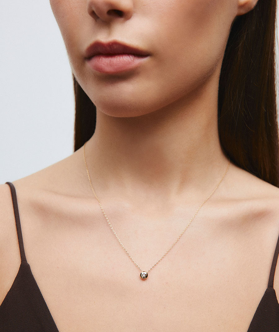 Colgante cadena fina mini Mesme con circonita