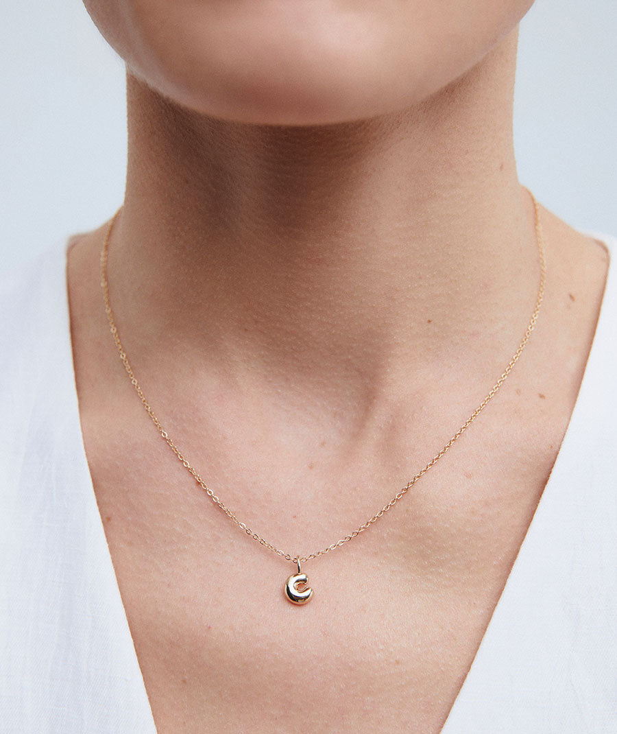 Colgante con letra C elemental liso