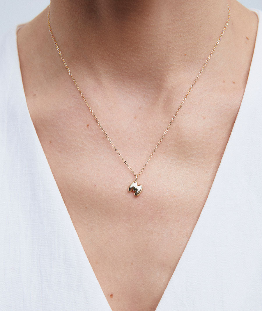 Colgante con letra M elemental liso