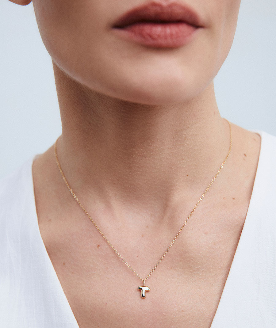 Colgante con letra T elemental liso