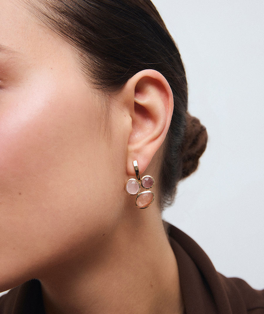 Pendientes semilargos Peach con piedras naturales en tonos neutros