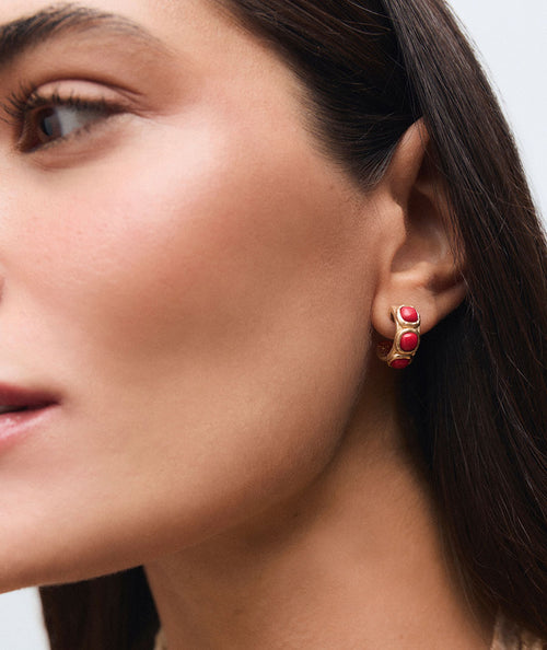 Pendientes semiluna Zahara con coral sintético rojo secundaria