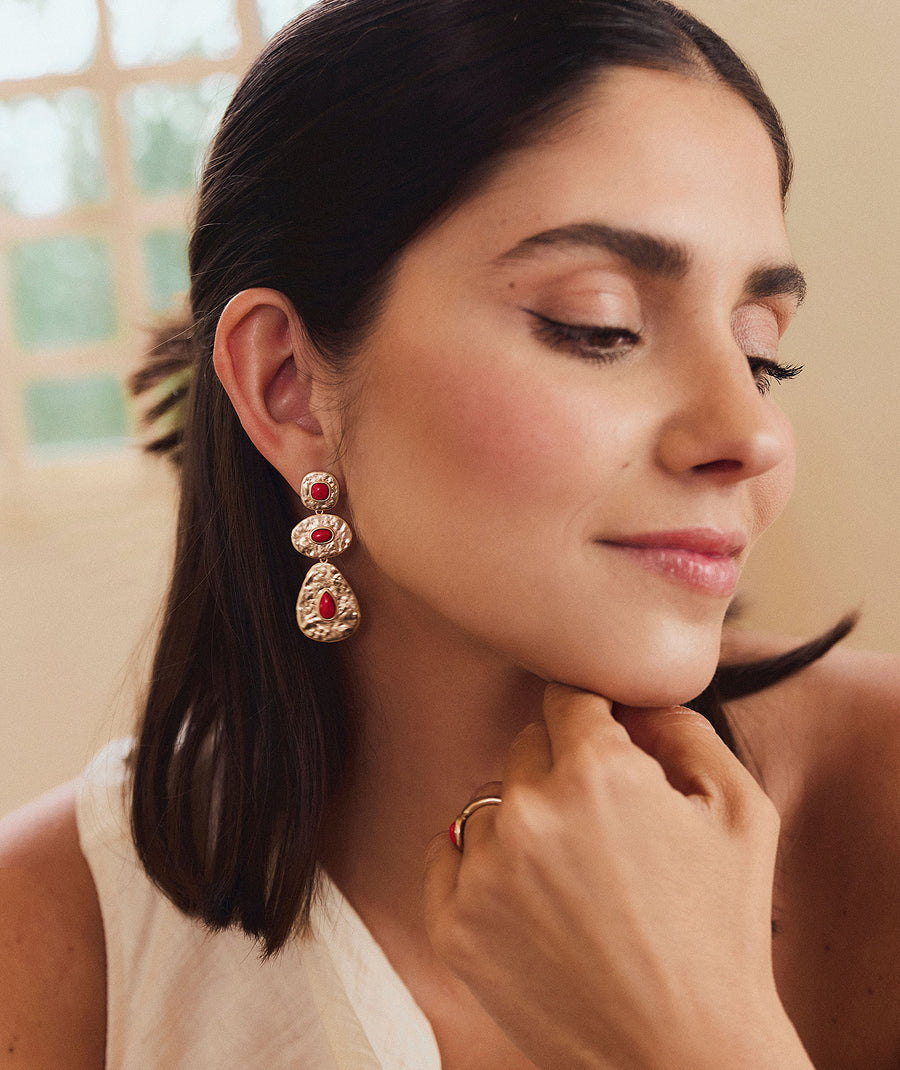 Pendientes volumen Zahara con coral sintético rojo