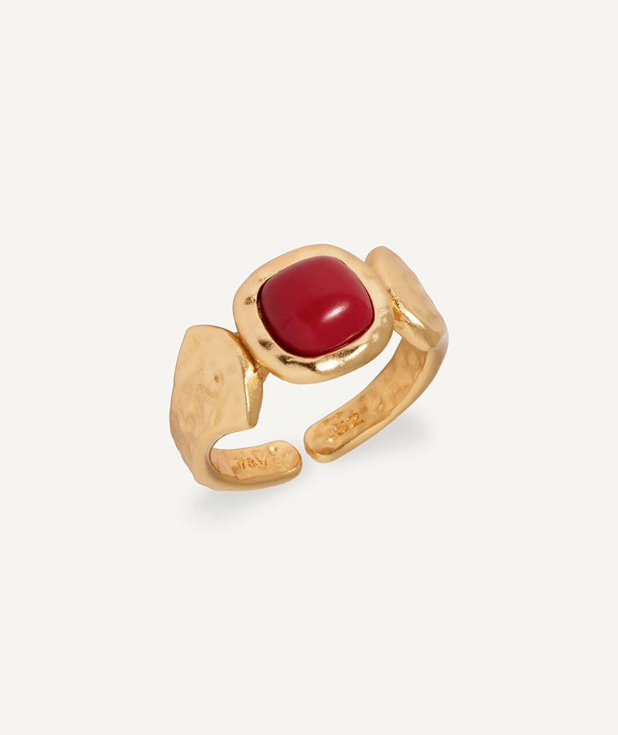 Anillo Zahara con coral sintético rojo