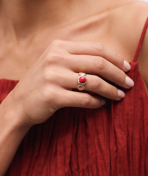 Ring Zahara with red synthetic coral secundaria
