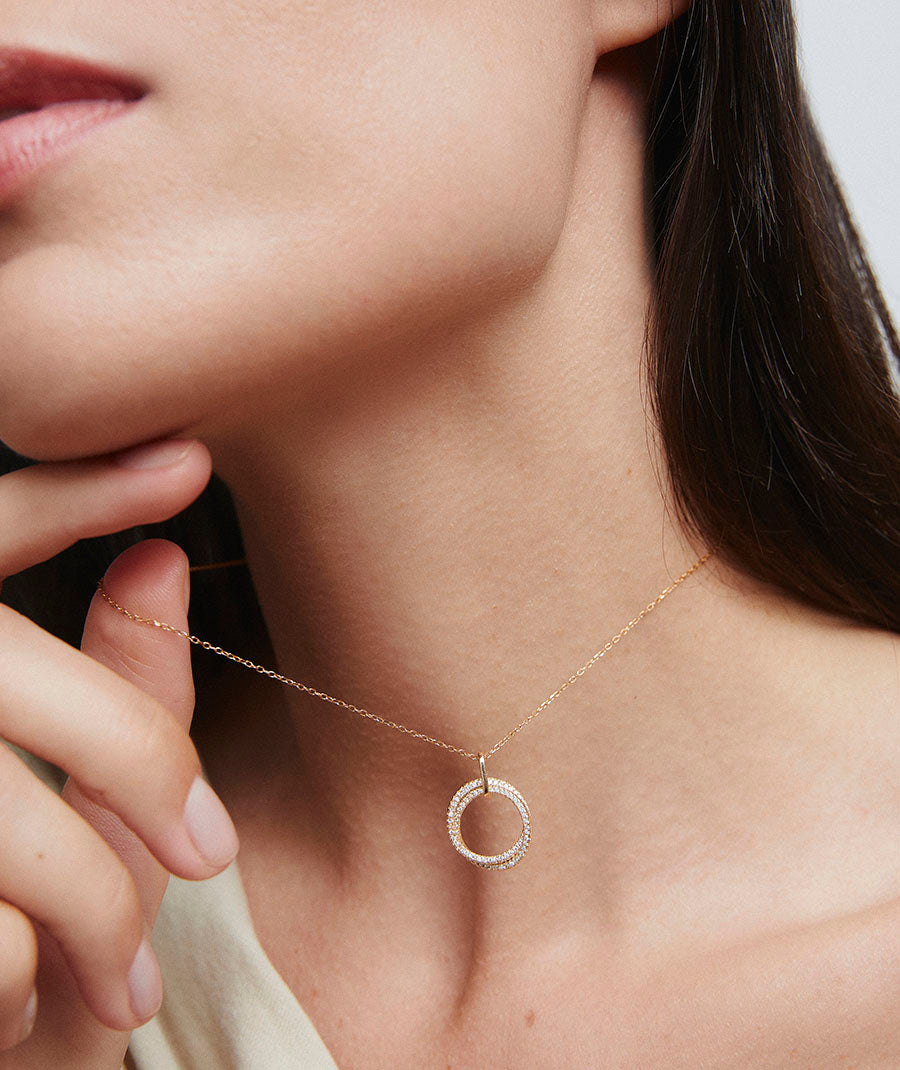 Pendant Eternity intertwined rings with zircons