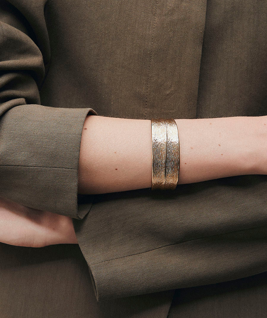 Curve rigid bracelet