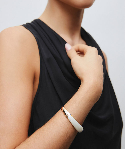 Brazalete rígido Clar con acetato y resina beige secundaria