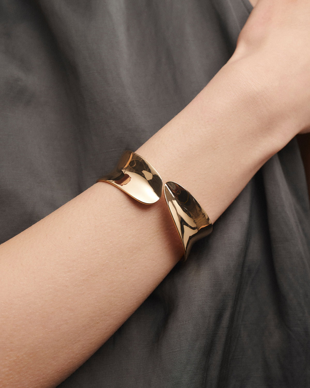 Bangle wide rigid Plisé
