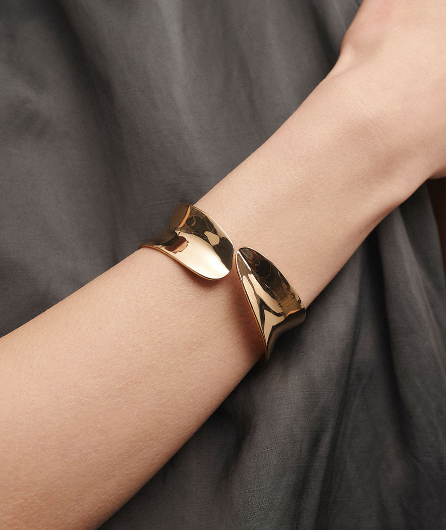Brazalete ancho rígido Plisé